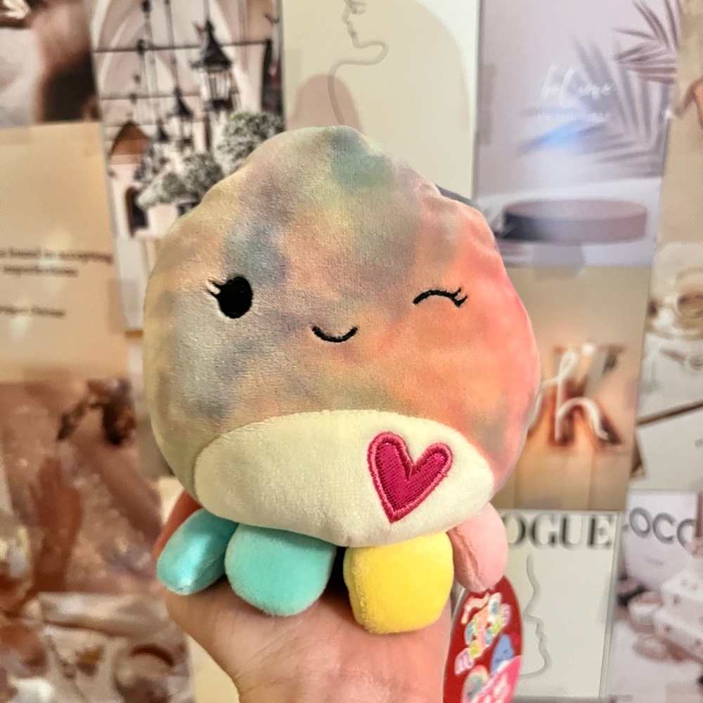 5in BNWT Valentine’s Day Sea life flipamallow Squishmallow!
